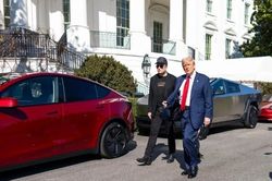 Hé lộ về hậu trường hòa giải mâu thuẫn giữa ông Trump và tỷ phú Elon Musk
