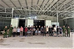 Khởi tố 18 bị can trong vụ vận chuyển hơn 5,3 tấn chân giò qua biên giới