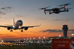 CHUYỆN TUẦN QUA: UAV khiến hoạt động tại sân bay Tân Sơn Nhất đình trệ, lỗ hổng an ninh lộ diện