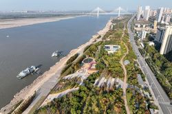 Vũ Hán (Trung Quốc) biến các khu vực công nghiệp ven sông thành không gian đô thị xanh