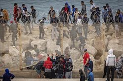 Dịch bệnh len lỏi giữa dòng người di cư tại Ceuta