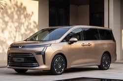 Xe MPV dài hơn 5 mét, di chuyển 170 km không cần đổ xăng, giá gần 800 triệu đồng