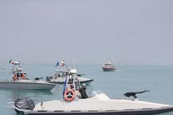 Iran phản ứng sau tuyên bố của ông Trump về Hormuz