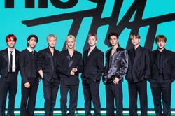 Stray Kids lập kỷ lục 3,28 triệu bản album, hướng tới lần thứ 9 liên tiếp đứng đầu Billboard 200