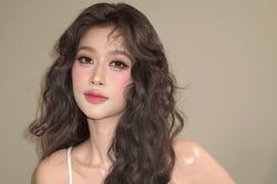Thiên Ân hóa búp bê trong loạt ảnh mới