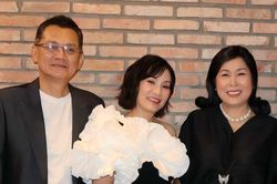 NSƯT Hữu Châu công khai ủng hộ Hồng Đào và Hồng Vân