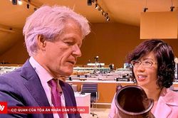 Nữ nghệ nhân người Chăm và những cặp bình gốm kỷ lục
