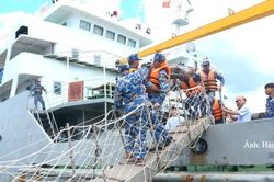 Hải quân Vùng 4 bàn giao ngư dân bị đột quỵ về địa phương để điều trị