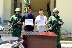 Bắt 2 người vận chuyển 179 đầu thuốc lá điện tử chứa chất ma túy