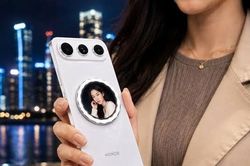 Smartphone Honor series 700 gây chú ý với màn hình phụ 1,7 inch cùng viên pin 12.000 mAh