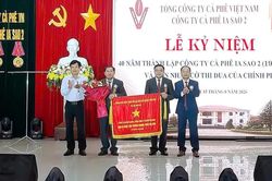 Công ty Cà phê Ia Sao 2 đón nhận cờ thi đua của Chính phủ