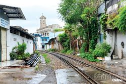 Ngã tư so le, chiếc barie và rạp cine đầu đời