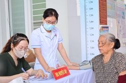 Xã Ninh Phước tổ chức khám sức khỏe định kỳ, sàng lọc miễn phí cho người dân