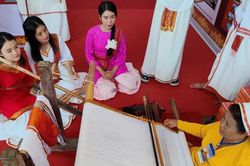 Nghệ nhân Mã Thị Thuận - giữ hồn Chăm bên khung dệt