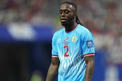 Aston Villa đạt thỏa thuận cá nhân chiêu mộ hậu vệ Aaron Wan-Bissaka với giá 25 triệu bảng