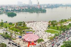 Phất cao ngọn cờ Tháng Tám