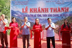 Lãnh đạo HĐND tỉnh dự lễ khánh thành đường giao thông và kiểm tra dự án trường nội trú liên cấp xã Thắng Mố