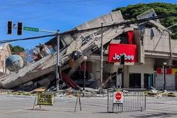 Động đất có độ lớn 7,7 ngoài khơi Indonesia kèm hai dư chấn mạnh