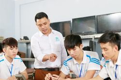 Thông tư 64: Lần đầu xác định 3 hạng chức danh riêng cho giáo viên trung học nghề