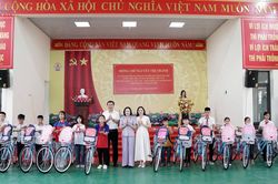 Để mỗi ngôi trường thực sự trở thành mái nhà ấm áp nơi biên cương