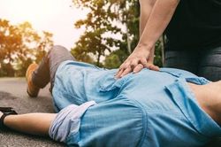 Nam sinh 19 tuổi đột ngột qua đời sau cơn đột quỵ: Bác sĩ cảnh báo nguy cơ tiềm ẩn ở người trẻ