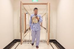 Nam kỹ sư 38 tuổi gần liệt vì ung thư phổi tái phát, bác sĩ tìm cách giữ đôi chân