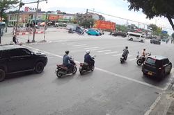 CSGT H&agrave; Nội dẫn đường đưa bệnh nhi xuất huyết cấp đi cấp cứu