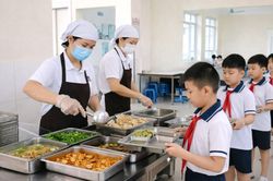 Phụ huynh sẽ được công khai giám sát khay ăn thực tế