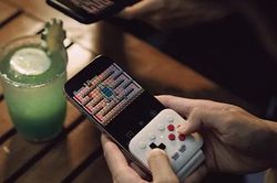 Công nghệ 15/8: Trải nghiệm game retro trên iPhone với tay cầm 8BitDo FlipPad