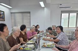 Bảo trợ xã hội trong bối cảnh già hóa dân số: Chuyển từ hỗ trợ sang chăm sóc
