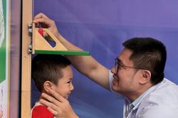 Hà Nội khám sức khỏe miễn phí cho hơn 2,2 triệu trẻ em và học sinh trước năm học mới