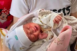 Bé gái sơ sinh bị bỏ rơi trước cổng chùa ở Huế