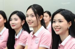 Thí sinh Hoa hậu Việt Nam 2026 học kỹ năng giao tiếp, ứng xử và dẫn chương trình