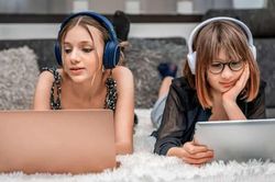 Na Uy sẽ hạn chế mạng xã hội với trẻ em dưới 16 tuổi