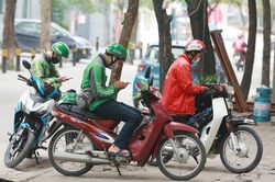 H&agrave; Nội y&ecirc;u cầu Grab, Be, Xanh SM b&aacute;o c&aacute;o số xe đang chạy tr&ecirc;n nền tảng