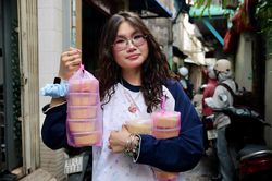Bánh flan 'khổng lồ' 20.000 đồng ở TP.HCM, 15 phút bán hết veo 140 cái