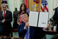 Ông Trump sắp áp thuế lên tới 100% đối với drone nhập khẩu
