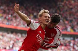 Arsenal 3-0 Man City: 'The Citizens' vỡ vụn