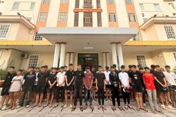 Hơn 220 thanh, thiếu niên tụ tập trong đêm, 137 xe bị tạm giữ