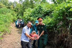 Lào Cai cất bốc 2 phần mộ liệt sĩ tại khu vực đồi Đá Vôi
