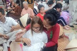 Khi lớp học trở về l&agrave;ng