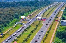 Đắk Lắk xác lập kỷ lục 'Đoàn xe bán tải chở sầu riêng dài nhất thế giới'
