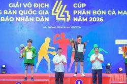 Trần Mai Ngọc lần đầu đăng quang ngôi hậu đơn nữ