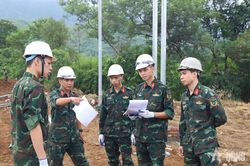 Hơn 10 ngày 'gác sách bút lên đường', một bài học lớn
