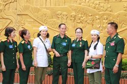 Gặp mặt cựu chiến binh Trường Quân y Quân khu 2