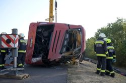 Hiện trường tai nạn xe buýt ở Hungary, 12 người thiệt mạng