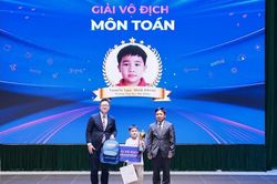 Vinh danh học sinh t&agrave;i năng to&aacute;n học v&agrave; lập tr&igrave;nh xuất sắc