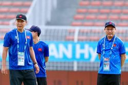 Chuy&ecirc;n gia Phan Anh T&uacute;: Malaysia c&oacute; thể đ&aacute; thấp, ph&aacute; lối chơi của đội tuyển Việt Nam