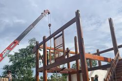 Người dân dỡ nhà, di dời mồ mả, bàn giao mặt bằng cho cao tốc 24.000 tỷ đồng