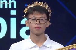 Nam sinh mất lượt thi chướng ngại vật, gi&agrave;nh v&ograve;ng nguyệt quế Đường l&ecirc;n đỉnh Olympia